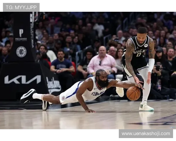 NBA最新动态：詹姆斯复出带领湖人逆转胜勇士 哈登加盟快船强势表现震撼联盟