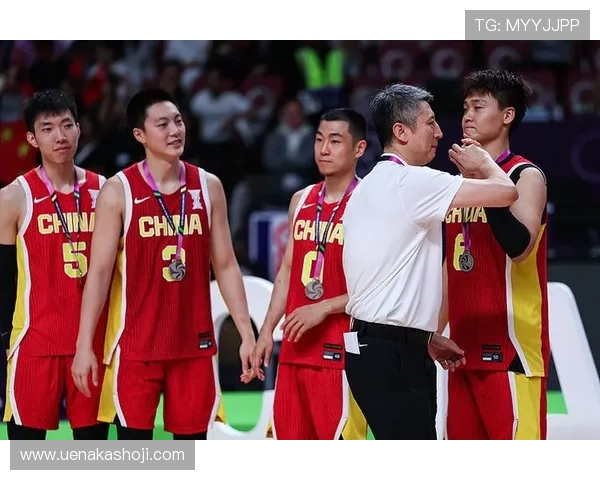 《亚洲杯精彩纷呈 中国队迎战强敌 备战状态引发热议》