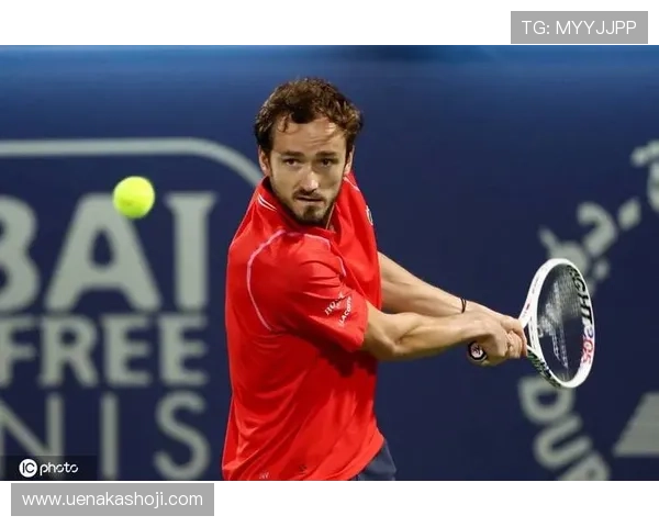 费德勒退役后网坛新星崛起，阿卡斯与梅德韦杰夫争夺年度第一